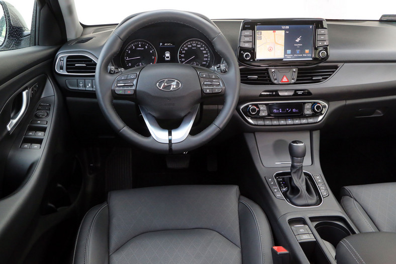 Hyundai i30 Fastback 1.4 T-GDI DCT - kompakt z ambicjami do klasy premium