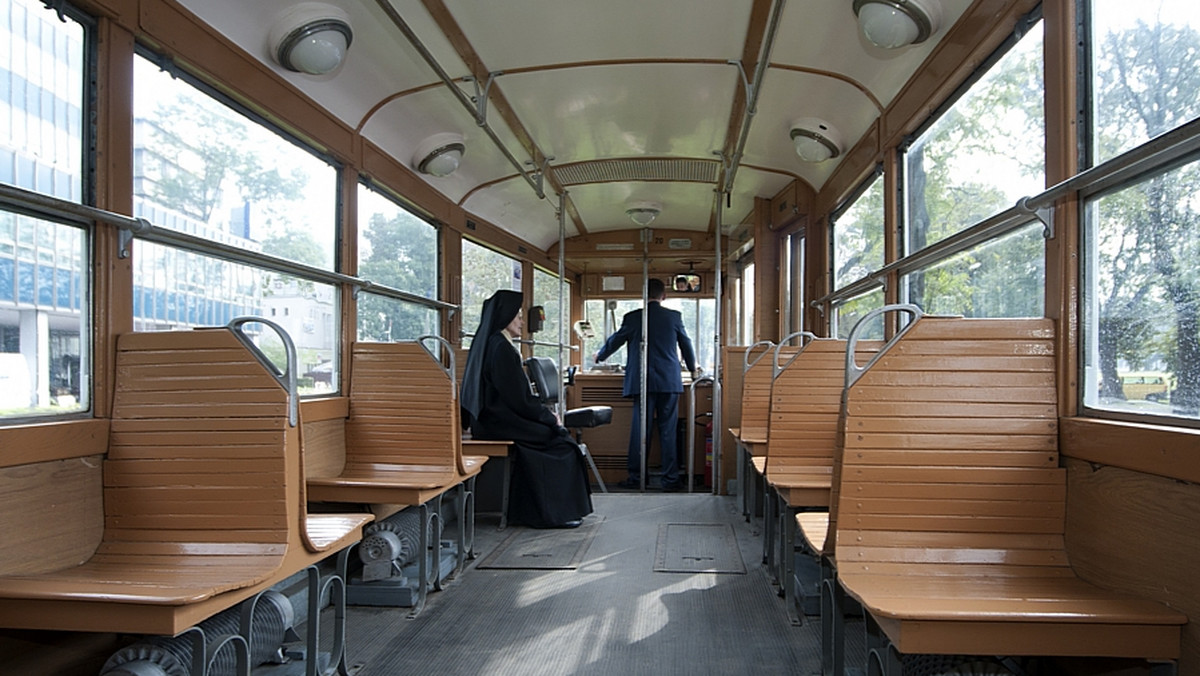 Specjalna tramwajowa linia muzealna obsługiwana historycznym taborem będzie kursować po Krakowie dłużej niż pierwotnie zakładano - do 16 września. Według wcześniejszych planów ostatni w tym roku kurs miał odbyć się 2 września.