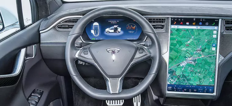 Tesla dostanie funkcję samodzielnej jazdy jeszcze w tym roku. Jest haczyk