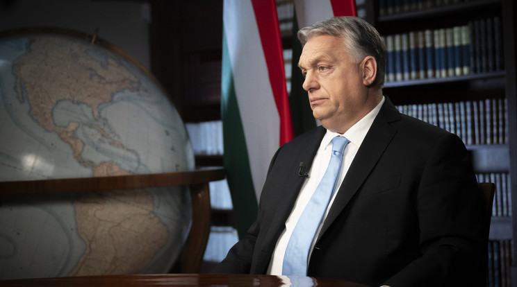 A Miniszterelnöki Sajtóiroda által közreadott képen Orbán Viktor kormányfő interjút ad az amerikai útjáról az M1 aktuális csatornának a Karmelita kolostorban 2024. március 10-én/Fotó: MTI/Miniszterelnöki Sajtóiroda/Benko Vivien Cher