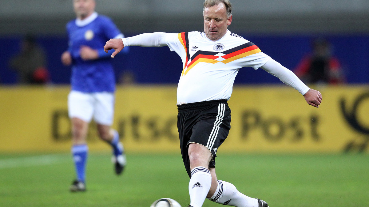 Kto w latach 90. interesował się piłką nożną, nie mógł nie kojarzyć jego nazwiska. Andreas Brehme przecież grał najczęściej w pierwszym składzie reprezentacji Niemiec, która zawsze bije się o najwyższe laury. Teraz, zupełnie nieoczekiwanie znalazł się w bardzo przykrej sytuacji.