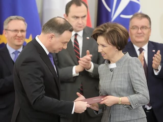 Marlena Maląg, minister rodziny i pracy, przyznaje, że nad prawem umożliwiającym zawieszenie etatu pracuje z prezydentem Andrzejem Dudą. Warszawa, 12 grudnia 2019 r.