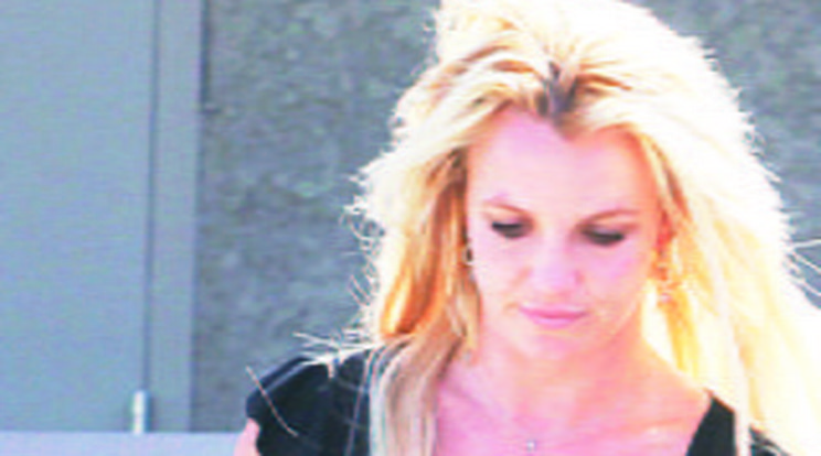 Britney gyámság alatt marad