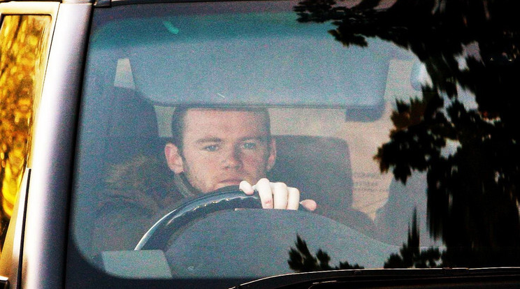 Wayne Rooney ittasan vezetett, s amikor a rendőrök lekapcsolták, a csinos Simpson ült mellette /Fotó: Profimedia-Reddot