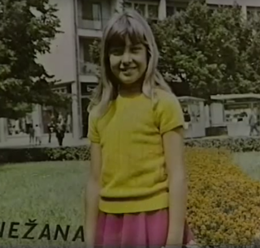 Snežana Đurišić kao devojčica na omotu prvog albuma
