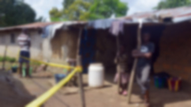 Amerykański gigant zmusza rodziny zmarłych na Ebolę do porzucania domów
