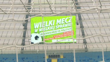 Dziennikarze niepokonani na Stadionie Śląskim. Zmiażdżyli polityków 6:1