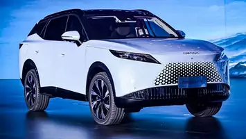 Omoda 7 celuje w Toyotę RAV4 i... graczy. Chce skusić klientów nie tylko niską ceną