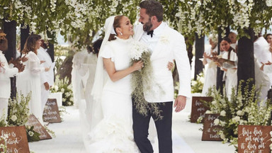 Jennifer Lopez zachwyca na nowych zdjęciach z drugiego ślubu z Benem Affleckiem. "Nasze drogi przecięły się w idealnym momencie"