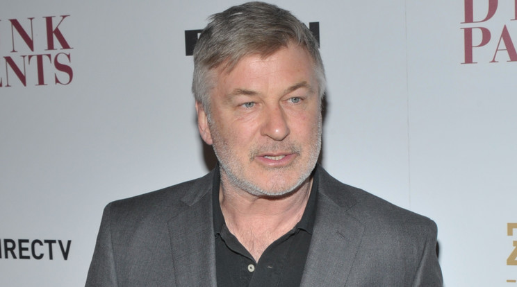 Kiverte a telefont zaklatója kezéből Alec Baldwin /Fotó: Northfoto