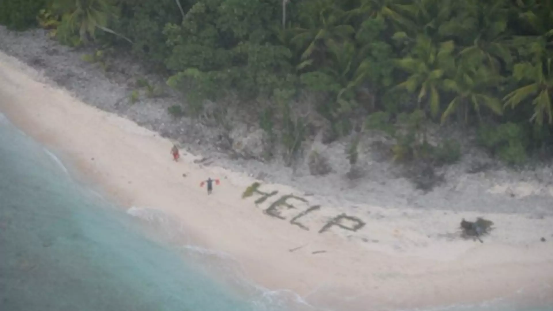 Trzej mężczyźni zostali uratowani z wyspy, dzięki napisowi "pomocy" na piasku