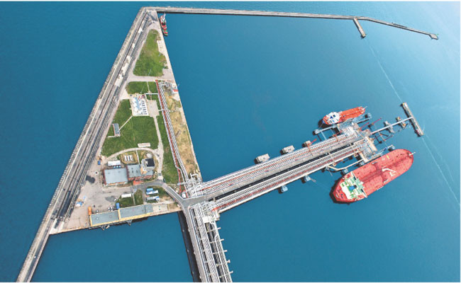 Gdański terminal naftowy przeładowuje miesięcznie 0,5 mln ton ropy Fot. Kacper Kowalski/KFP