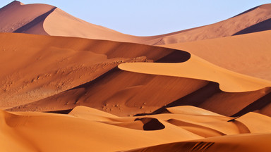 Niezwykłe zdjęcie pustyni Namib. Widzisz, jaki kształt przybrały wydmy?