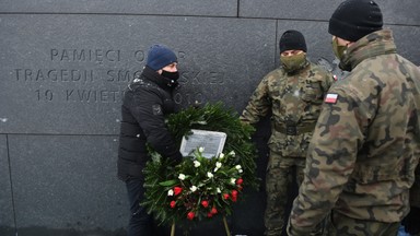 Co miesiąc funduje wieniec "ofiarom Kaczyńskiego". Kim jest Zbigniew Komosa?