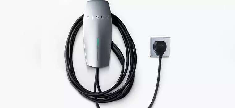 Tesla wprowadza na rynek podręczną ładowarkę. Cena powala