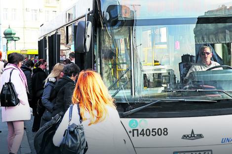 Za volanom autobusa znatno više vozača starijih od 45 godina