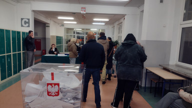 Wybory we Wrocławiu. W kolejce stali po sześć godzin, by oddać głos