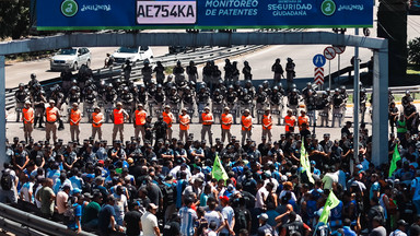 Argentyna protestuje. Strajki przeciwko polityce prezydenta Javiera Mileia