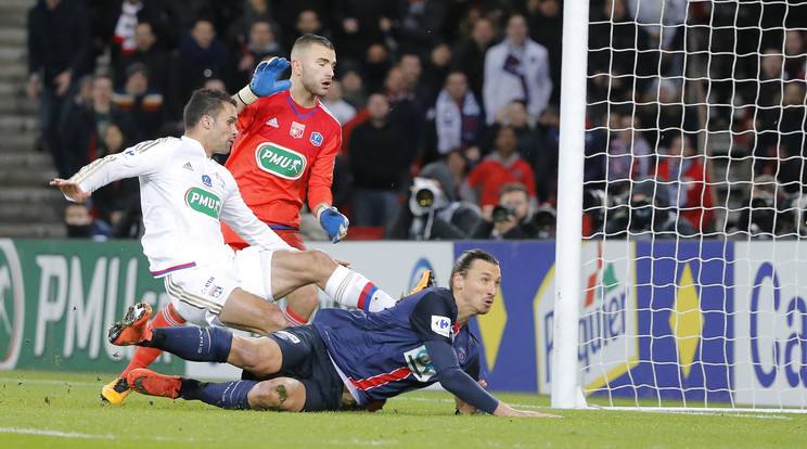 Ibrahimovic mellel szerezte a gólt /Fotó: AFP