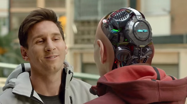 Messi és robot Messi találkozása egy reklámban / Fotó: youtube