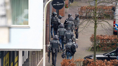 Zamaskowany mężczyzna, który wziął zakładników w Holandii, został zatrzymany. Policja: uwolniono wszystkich zakładników