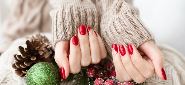 Świąteczne paznokcie — poznaj siedem topowych trendów w manicure na Boże Narodzenie