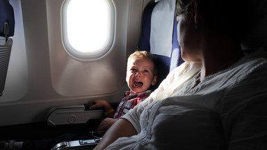 "Strefy bez dzieci" w samolotach? Pasażerowie podzieleni [SONDA]