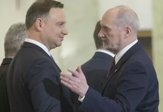 Małe zamieszanie podczas spotkania prezydenta z Antonim Macierewiczem