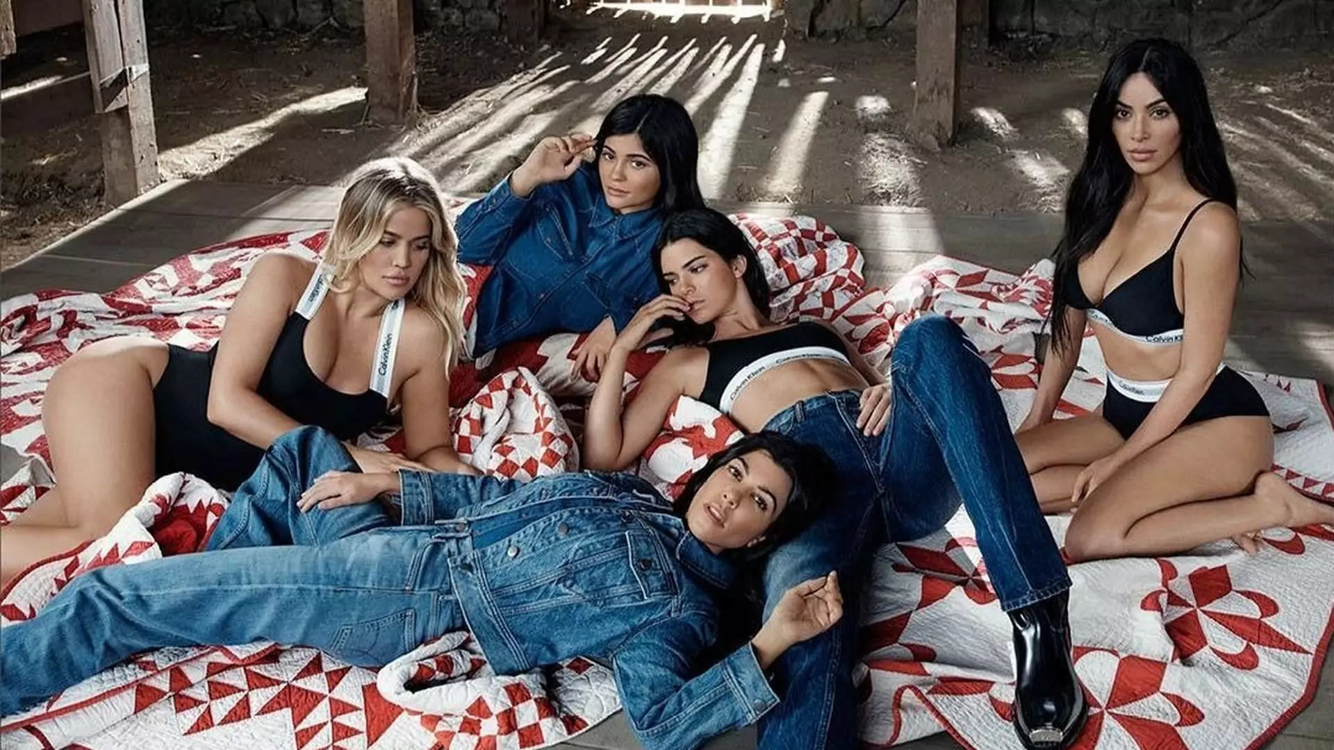 Siostry Kardashian i Jenner w nowej kampanii Calvina Kleina. Kylie dalej trolluje media