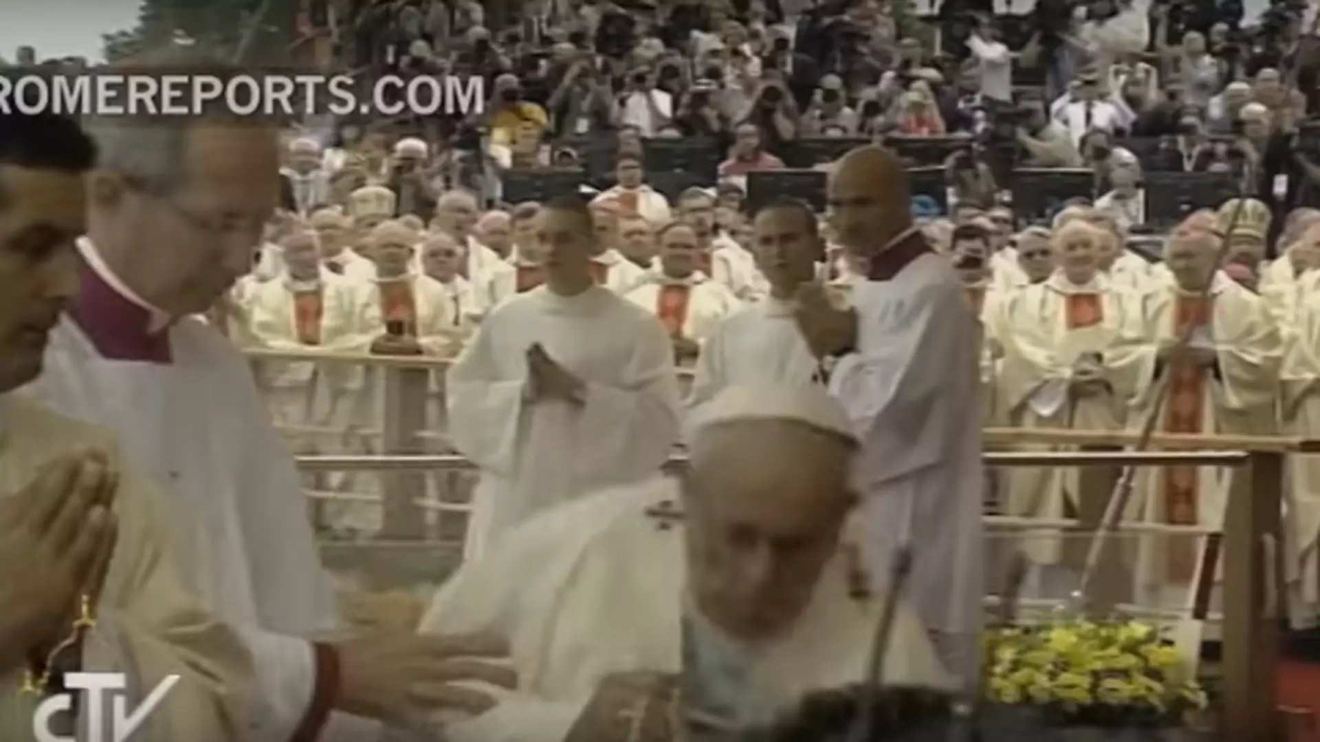 Papież Franciszek upadł na Jasnej Górze. Zobacz wideo!
