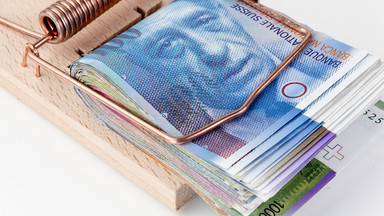 Bank centralny Szwajcarii zniósł minimalny kurs wymiany franka