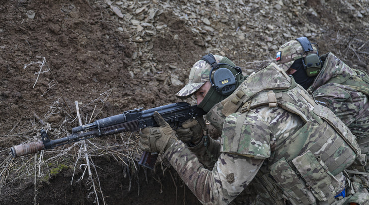 Orosz katonák az orosz-ukrán fronton / Fotó: MTI EPA Alessandro Guerra