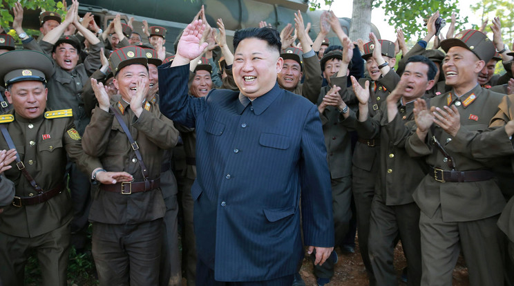 A csehek lehervasztanák ezt a mosolyt az atomtámadással fenyegető Kim Dzsing Un arcáról / Fotó: Northfoto