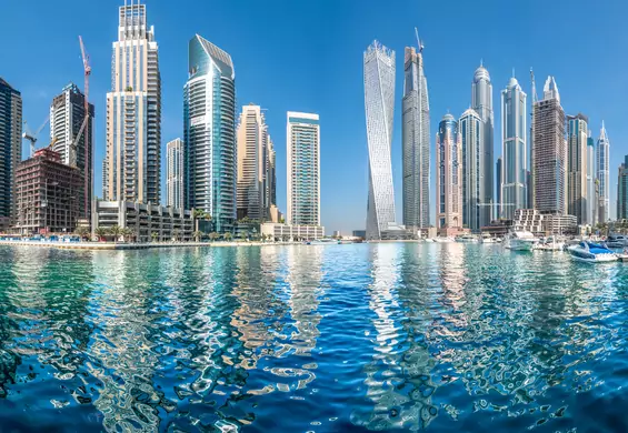 Burmistrz przeniósł się do Dubaju i rządzi zdalnie. Radni widzą go tylko przez kamerkę