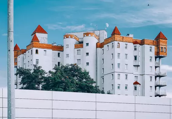Polski blok-zamek na zdjęciach znanego fotografa. "Po prostu kosmos"