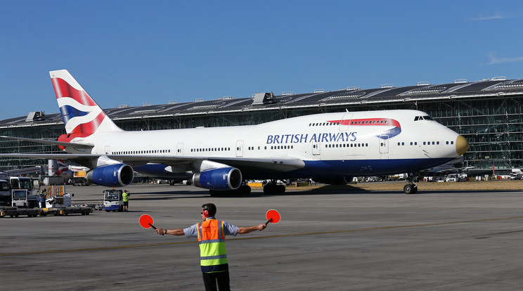Az angol olimpikonok gépe a londoni Heathrow reptéren /Fotó: AFP (Képünk illusztráció!)