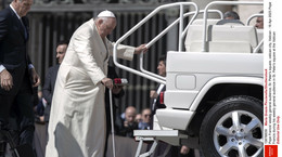 Papież Franciszek przejdzie operację. To stan nagły