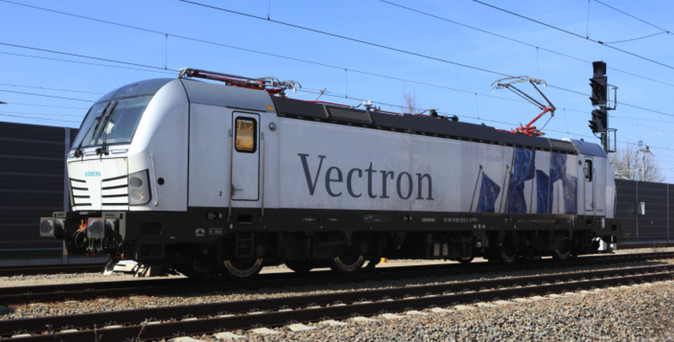 Vectron, Siemens. 23 elektryczne vectrony zamówił operator DB Schenker Rail Polska (umowa umożliwia rozszerzenie zamówienia o 13 sztuk). W Niemczech trwają dostawy 500 pojazdów Vectron dla ELL, spółki leasingującej tabor. W trakcie jest produkcja 80 sztuk dla fińskiego przewoźnika VR