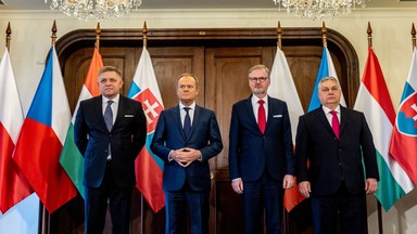 Donald Tusk wbił Viktorowi Orbanowi szpilkę. Premier Węgier musiał się tłumaczyć