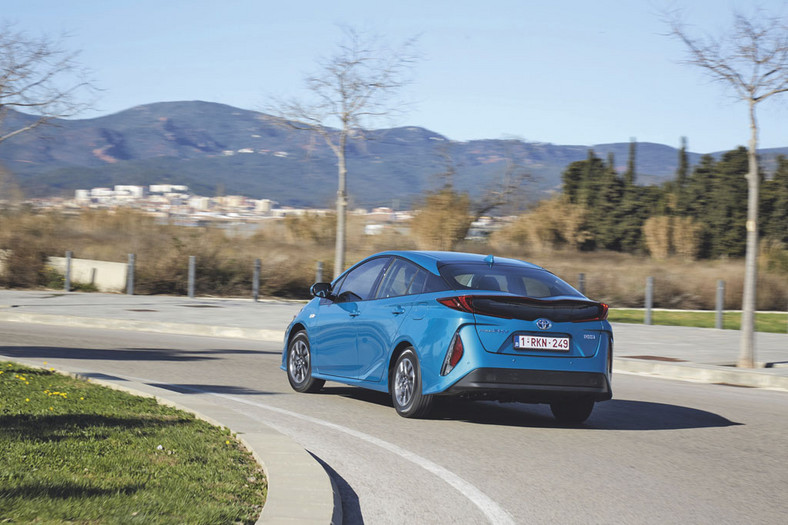 Toyota Prius Plug-in Hybrid - hybryda 2.0