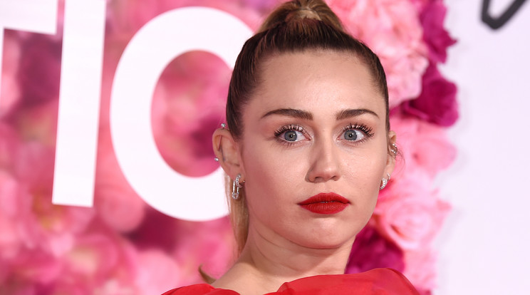 Miley Cyrust a kórházban meg is kellett műteni /Fotó: Northfoto