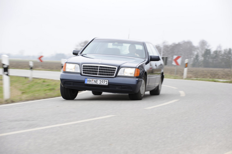 Mercedes 400 SEL W140 - Dlaczego warto jeździć youngtimerem?