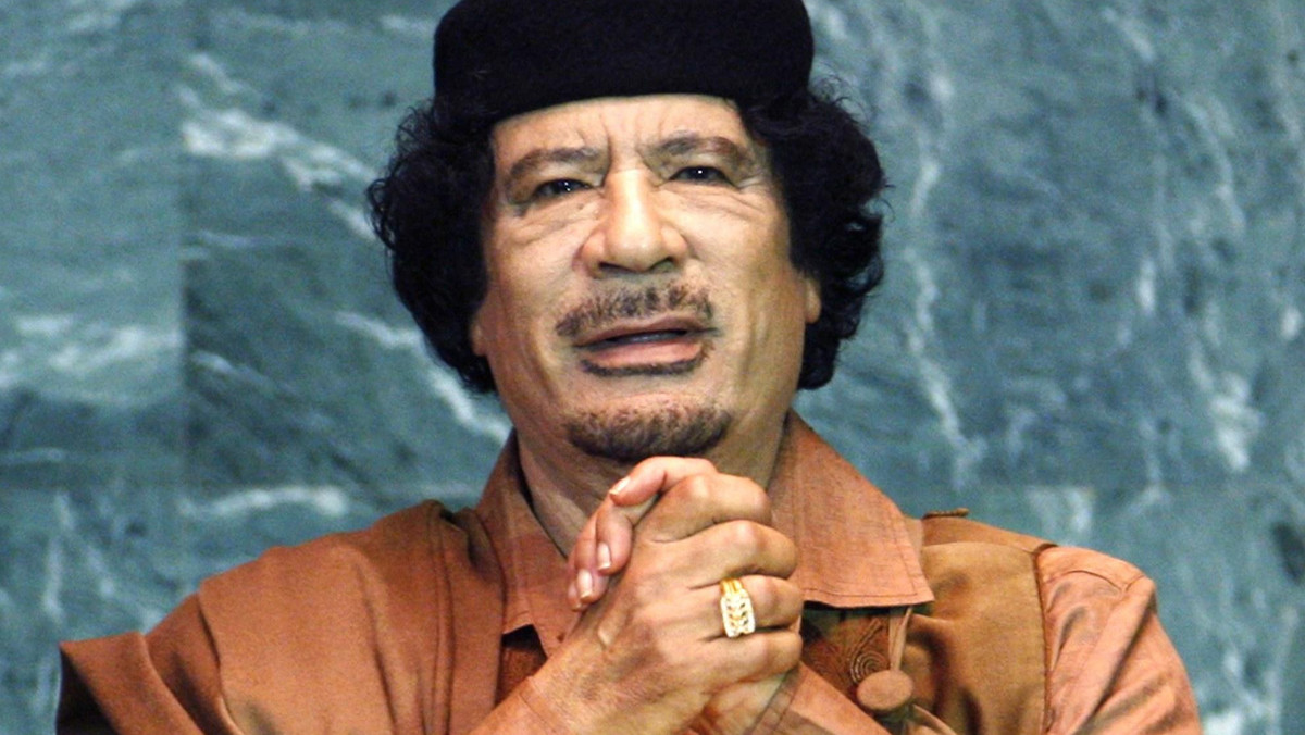 Międzynarodowy Trybunał Karny w Hadze zgłosił się do Interpolu, aby ten wydał międzynarodowy nakaz aresztowania Muammara Kaddafiego za zbrodnie przeciw ludzkości - informuje CNN.