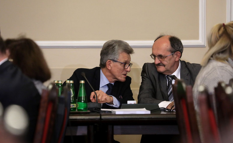 Przewodniczący komisji Stanisław Piotrowicz oraz wiceprzewodniczący Andrzej Matusiewicz