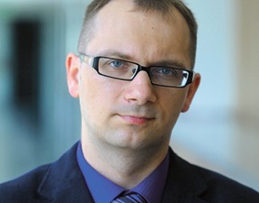 dr Marcin Zarzecki socjolog polityki, badacz opinii publicznej i propagandy. Prodziekan Wydziału Nauk Historycznych i Społecznych UKSW w Warszawie. Adiunkt w Instytucie Socjologii. Kierownik Laboratorium Metod Numerycznych i Analiz Statystycznych CTI fot. Szymon Łaszewski