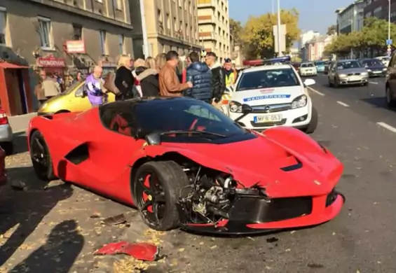 Mężczyzna kupił warte 2 miliony dolarów Ferrari. Nie cieszył się nim długo