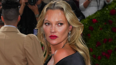 Kate Moss miała 15 lat, gdy fotograf kazał jej zdjąć stanik. "Czułam się bezbronna"