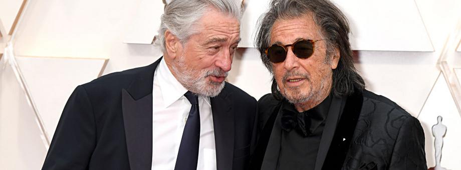 Po latach gwiazdy przestały się wstydzić swoich występów w spotach reklamowych na rodzimym rynku. I tak Robert De Niro (L) zajada się homarami, a Al Pacino tańcem i śpiewem zachwyca się kawą w popularnej sieci. Na zdjęciu dwaj wybitni aktorzy podczas 92. ceremonii wręczenia Oscarów, 9.02.2020, Los Angeles