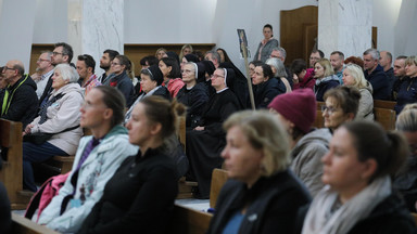 Kościół liczy wiernych, ale parafie nie podają danych. Księża komentują