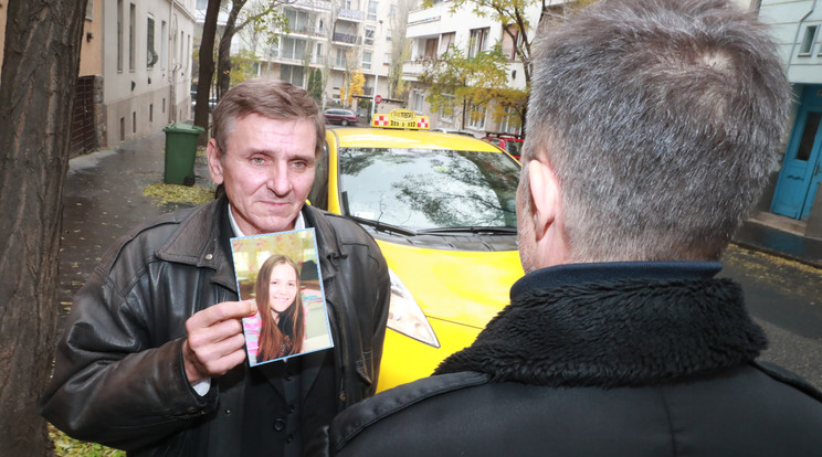 Az eltűnt lány 
édesapja, Zsigmond mindent 
megtesz, hogy 
Andrea nyomára 
bukkanjon. Több 
száz taxiban tették ki a lány fotóját, hátha 
látta valaki